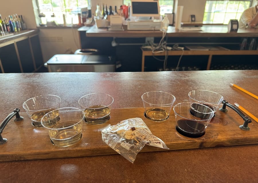 Image of 5 wine samples and oyster crackers at Solu Estate Winery in Sheboygan, Wisconsin