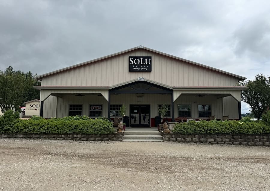 Image of Solu Estate Winery Building with a cloudy sky 