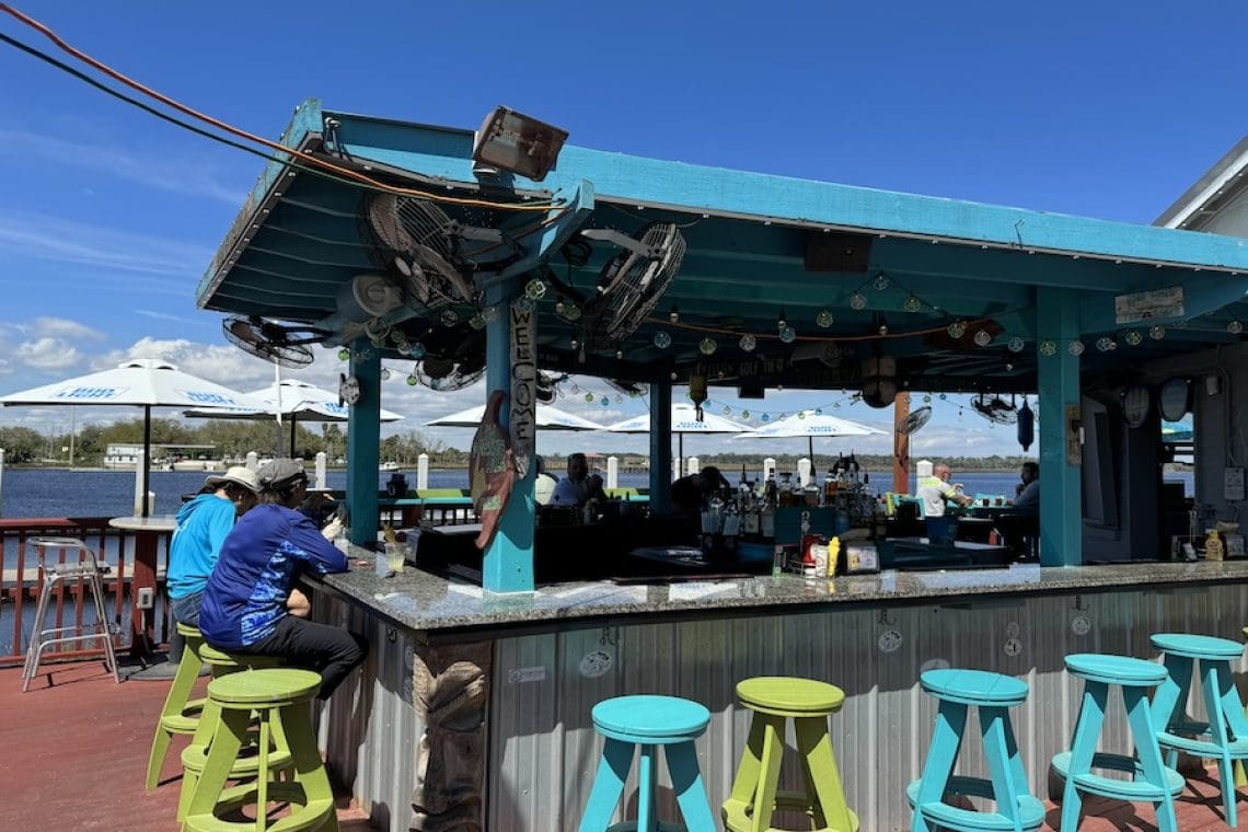 Image of an outside bar at Palms Fish Camp in Jacksonville, FL